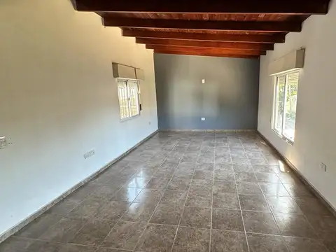 Casa con galpón al 2100