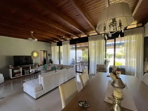 Casa 4 ambientes con 3 baños