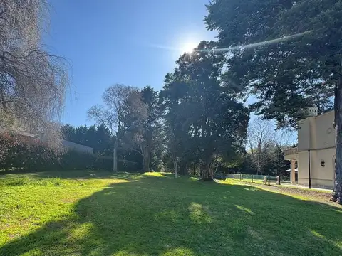 Abril Club de Campo -Barrio "La Reja"