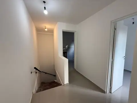 Depto Tipo Casa en Alquiler con 1 cocheras