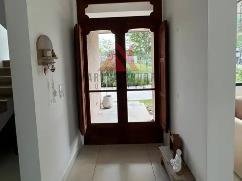 Casa 6 ambientes con 3 baños