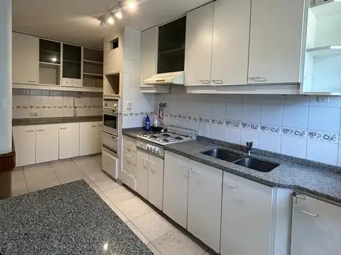 Departamento en Alquiler con 1 cocheras