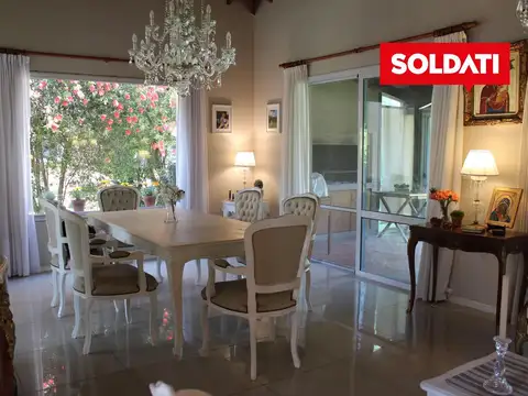 Casa en Venta con 2 cocheras