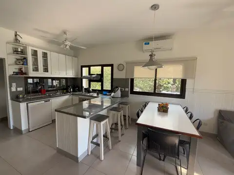 Casa en Alquiler Temporal con 2 cocheras