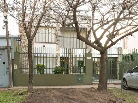 Venta casa 3 dormitorios 2 cocheras Fisherton