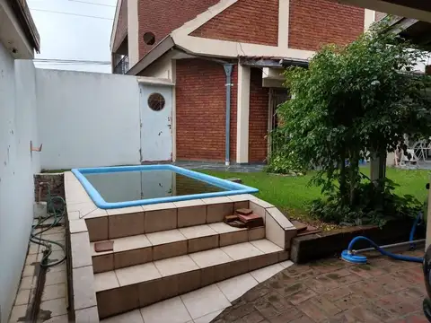 CHALET 5 AMBIENTES CON COCHERA ESCUCHA OFERTA