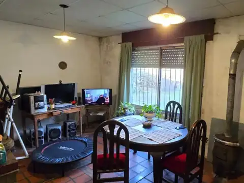 Venta de Local comercial o Amplio Deposito, a mtros de Ruta