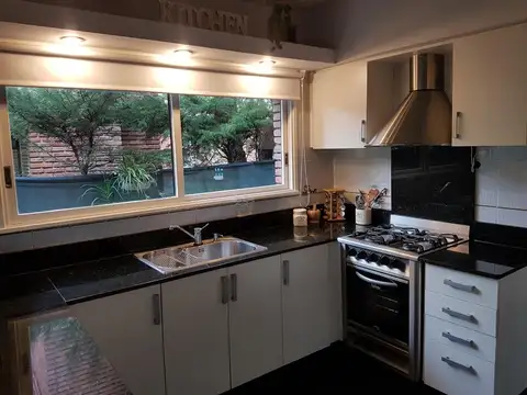 Casa 6 ambientes con 5 baños