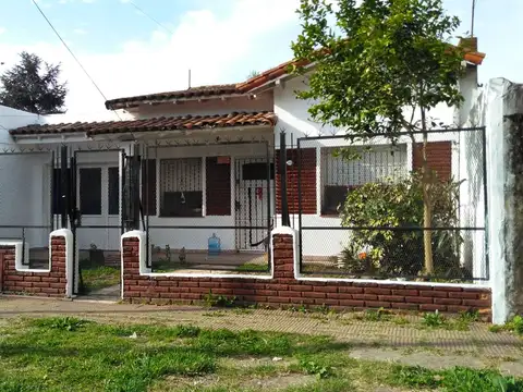 Casa de 3 ambientes sobre lote de 216 m2
