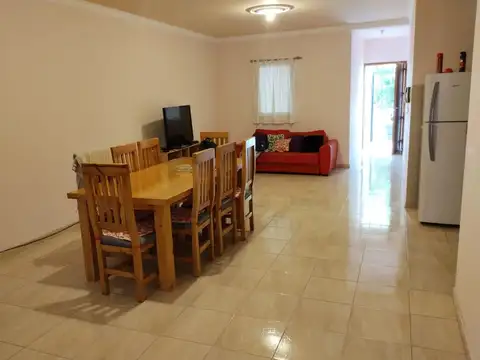 Casa en Alquiler con 1 cochera