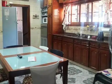 Casa en Venta en Isidro Casanova, USD 190.000