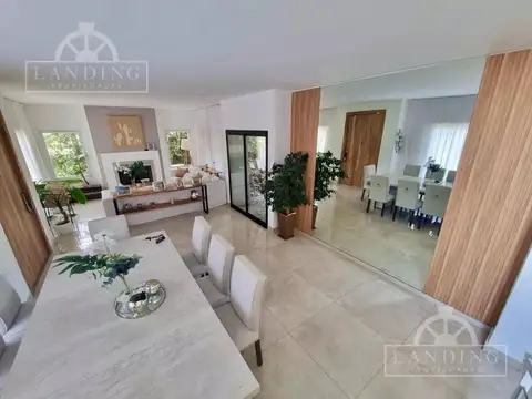 Casa 5 ambientes con 3 baños