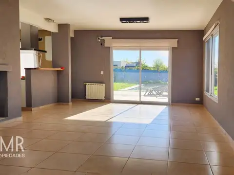 Casa Venta 4 Dormitorios Lote de 450 m2 San Alfonso. Pilar del Este