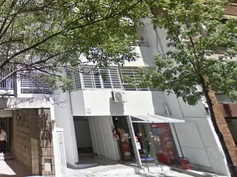 Cochera. En subsuelo de edificio de viviendas. España y 9 de julio.