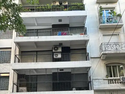 AYACUCHO 1.820 ENTRE QUINTANA/GUIDO 3 AMBIENTES $950000