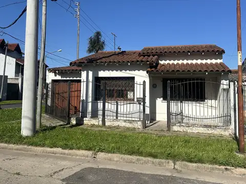 Pringles 3100, Piso PB