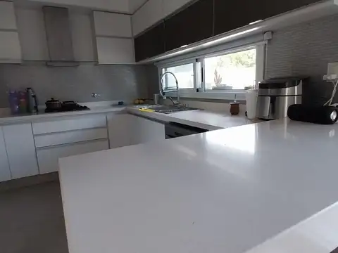 VENTA- CASA 2 DORMITORIOS- PUNTA CHACRA