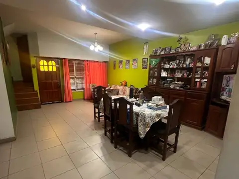 Casa 5 ambientes con 1 baño