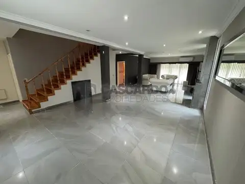 Casa 7 ambientes con 5 baños