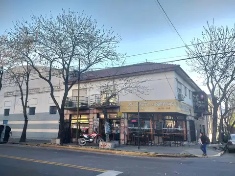 EXCELENTE EDIFICIO EN BLOCK "Vieytes 1603" UN LOCAL CON 5 DEPARTAMENTOS EN BARRACAS