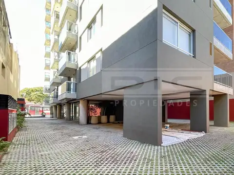 Av.  Maipu 3820 cochera 08 planta baja descubierta entre Diaz Velez y Debenedetti