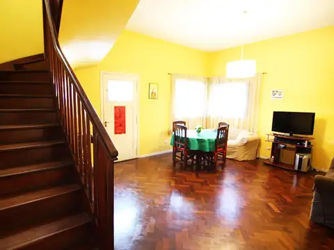 Casa 5 ambientes con 1 baño