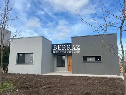 Casa Venta 3 Dormitorios Barrio Santa Elena Lote de 551 m2 Pilar del Este