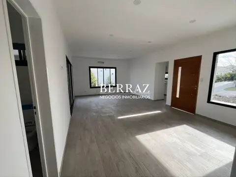 Casa Venta 3 Dormitorios Barrio Santa Elena Lote de 551 m2 Pilar del Este