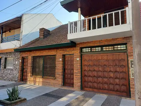 PH 3 ambientes contrafrente. Living. Comedor. Cocina. 2 Dormitorios. Terraza. 221 m2 totales. APTO CREDITO