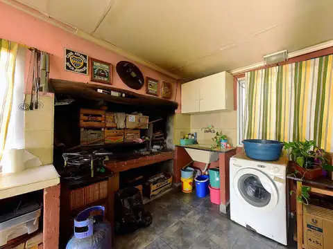 Casa 4 ambientes con 2 baños