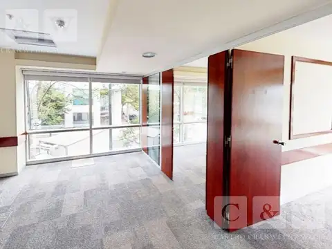 Oficina en Alquiler con 5 cocheras