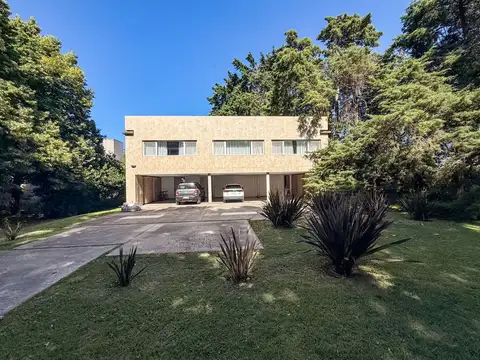 Espectacular casa 7 ambientes en Pinguinos