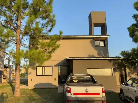 Casa 5 ambientes con 3 baños