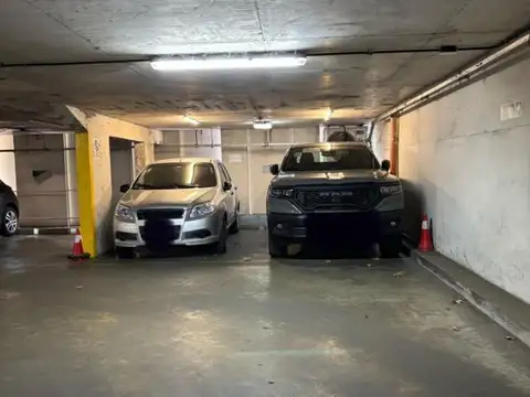 Cochera a metros de Libertador e Inst. Fleni