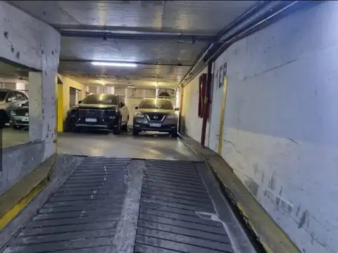 Cochera a metros de Libertador e Inst. Fleni