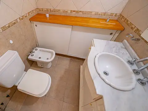 VENTA CASA 4 AMBIENTES FLORES PATIO TERRAZA