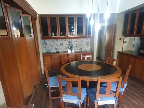 Casa en Venta con 3 cocheras