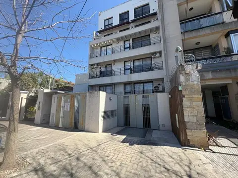 DEPARTAMENTO, DOS AMBIENTES C/COCHERA, EN ALQUILER.