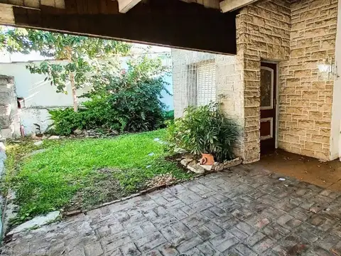 EXCELENTE PROPIEDAD EN CASTELAR NORTE