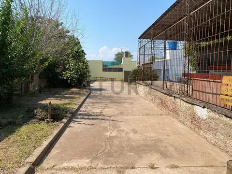 Casa en venta en San Carlos con galpón y 3 lotes