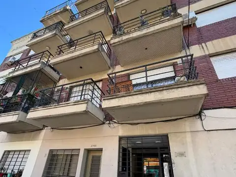  RESERVADO  - Departamento con balcón