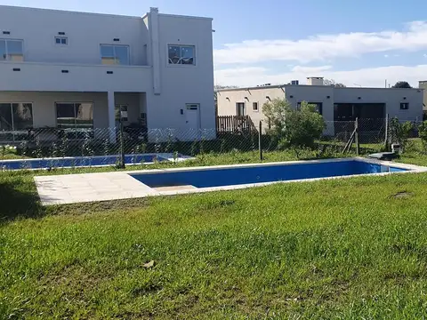 Casa en Venta en Pilar del Este - Santa Lucia, USD 215.000