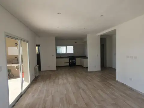 Casa en Venta con 3 cocheras