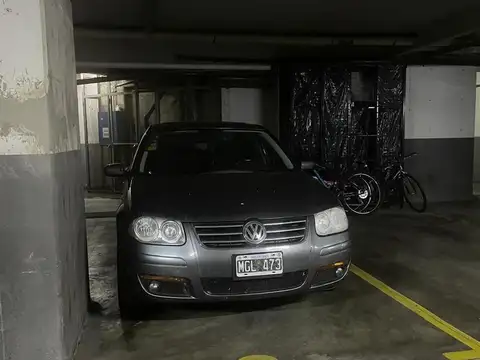 Cochera cubierta privada en Villa Crespo en Serrano al 200