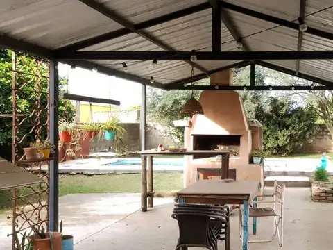 Casa 6 ambientes con 1 baño