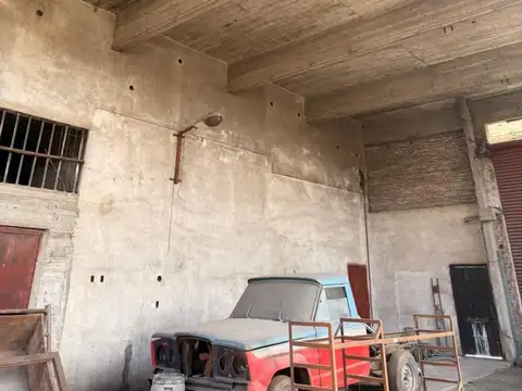 Galpón, locales y vivienda a terminar