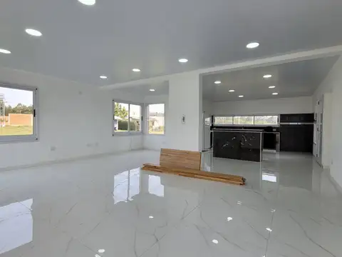 Casa 5 ambientes con 3 baños