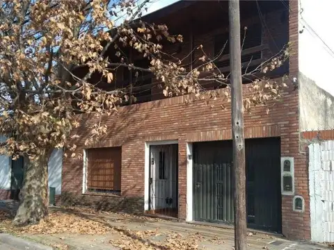 Casa de siete ambienes en Munro- 20metros de Vélez Sársfield