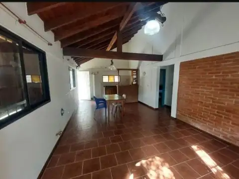 Casa 6 ambientes con 3 baños
