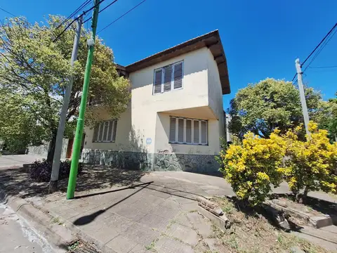 CASA EN VENTA CAMPANA - A REMODELAR
